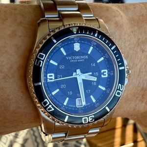 Victorinox Maverick Small (241609) Women’s Stainless Steel Watch with Blue Dial